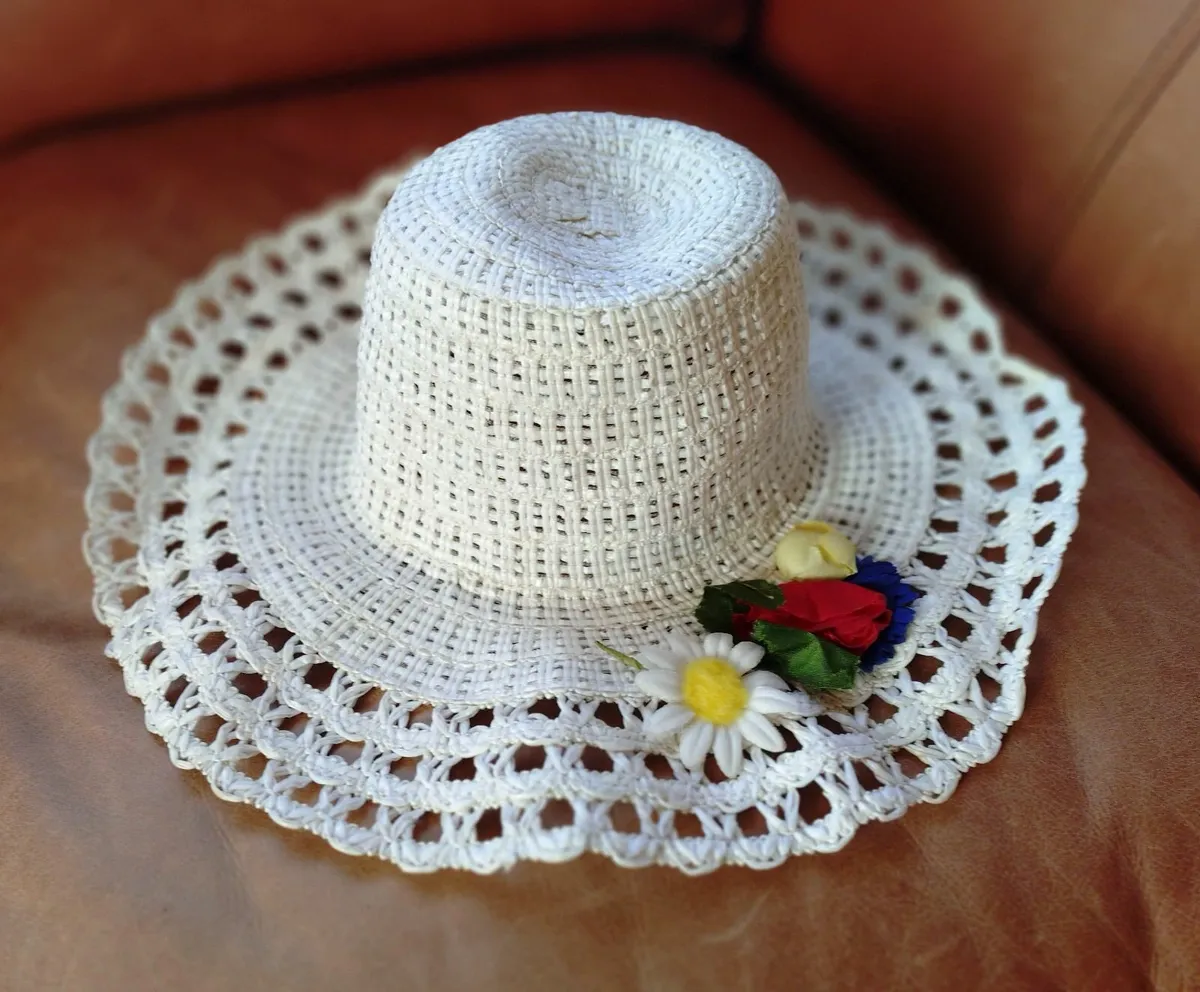 FANCY WOMEN'S HATS (USED). - Image 4
