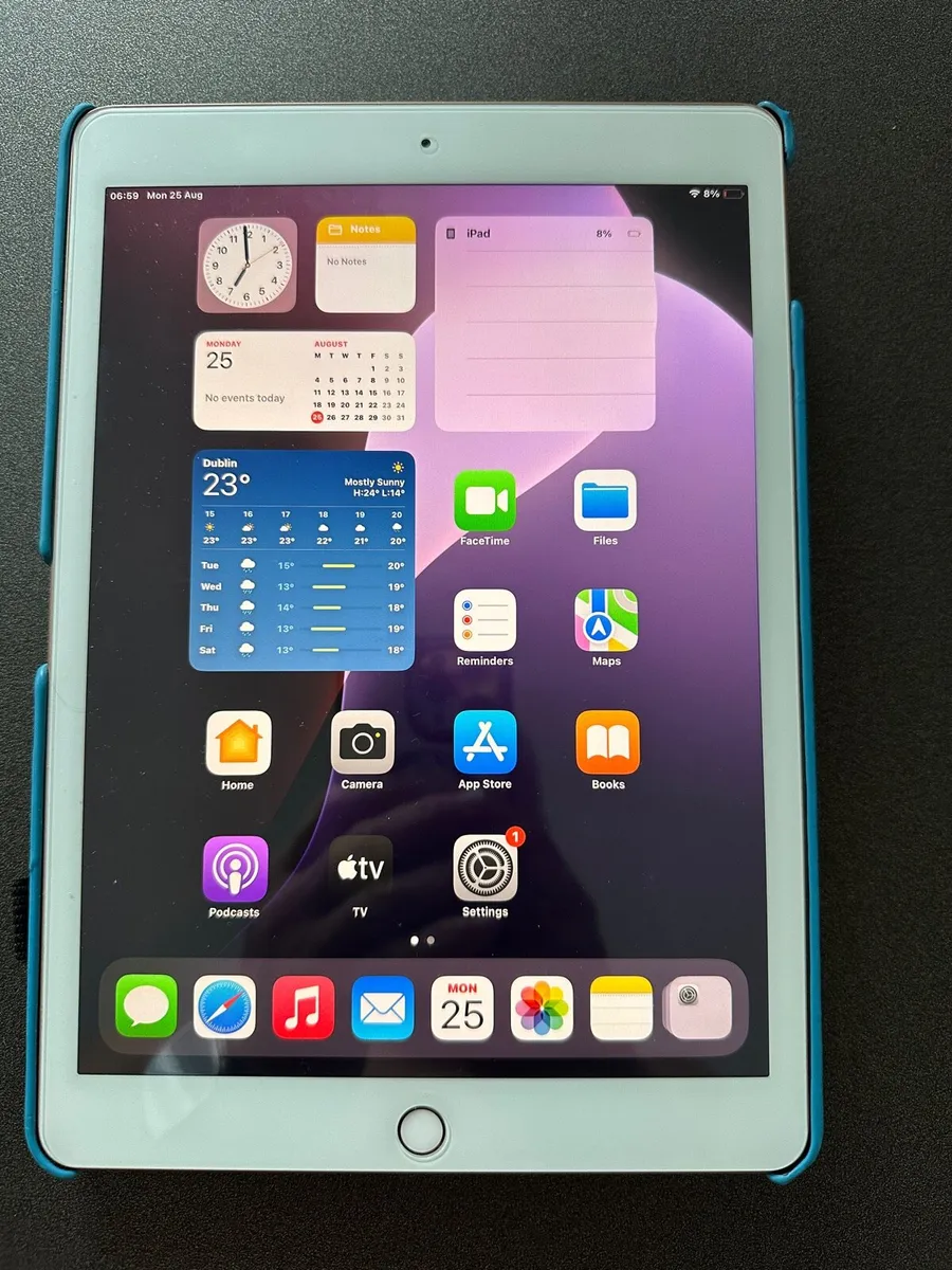 iPad 8th 128gb rose gold - Image 1
