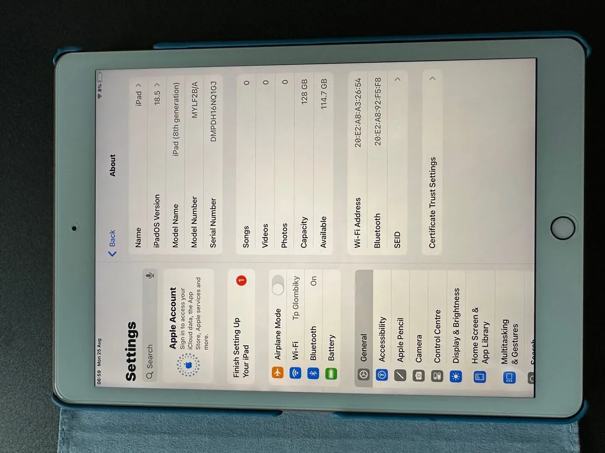 iPad 8th 128gb rose gold - Image 4