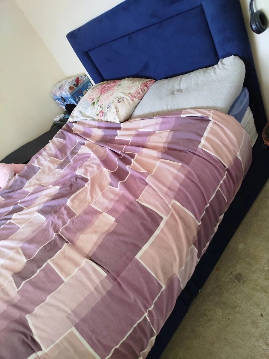 Double divan bed - Image 1