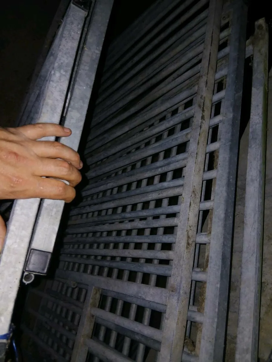 6 dog pen panels - Image 3