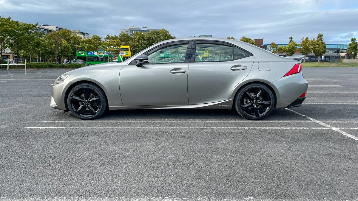 Lexus IS300h Sport Hybrid High Spec - Image 2