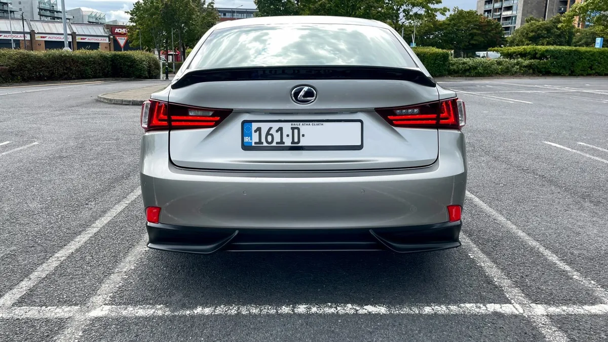 Lexus IS300h Sport Hybrid High Spec - Image 4