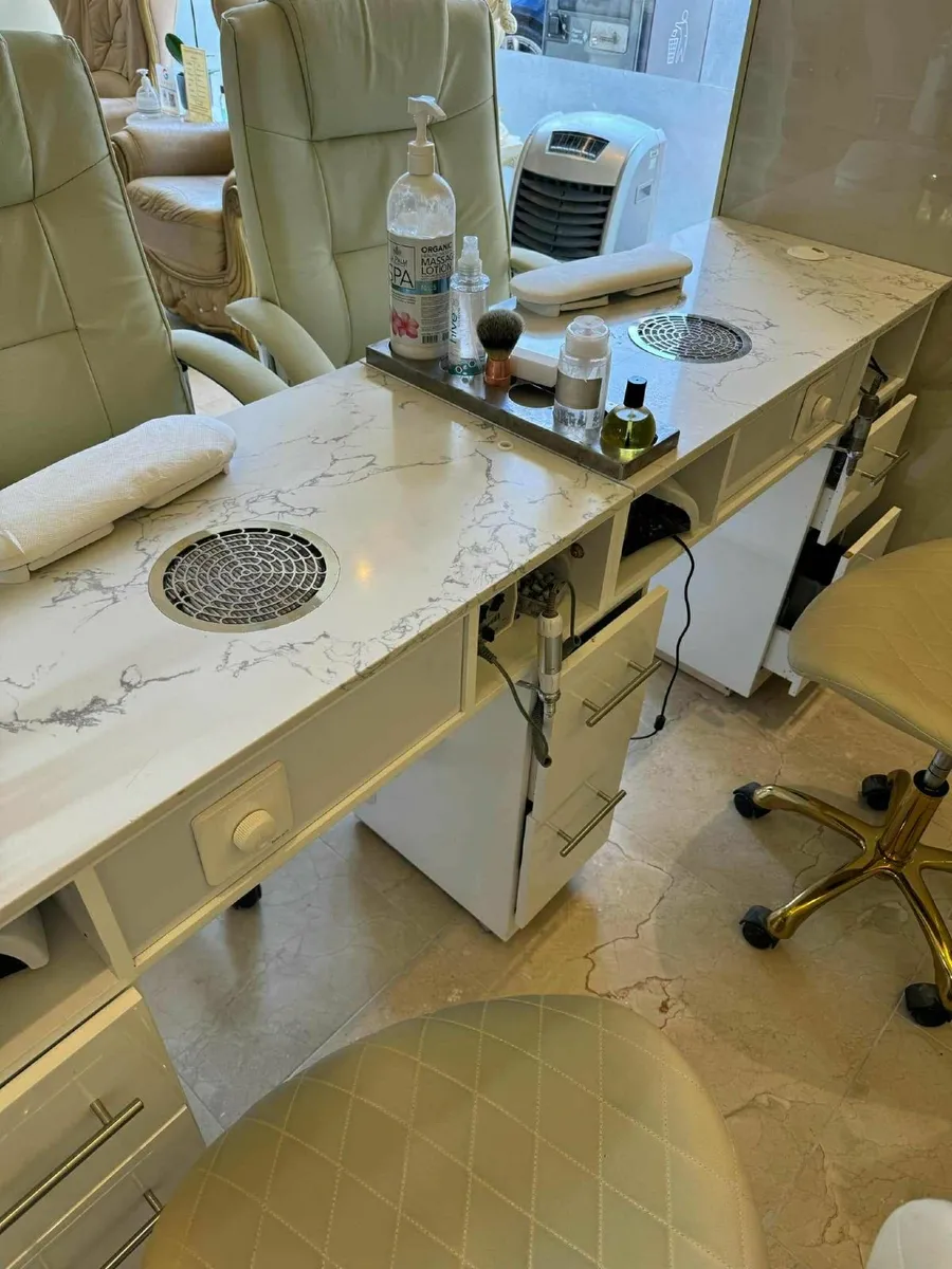 Salon furniture - Image 2