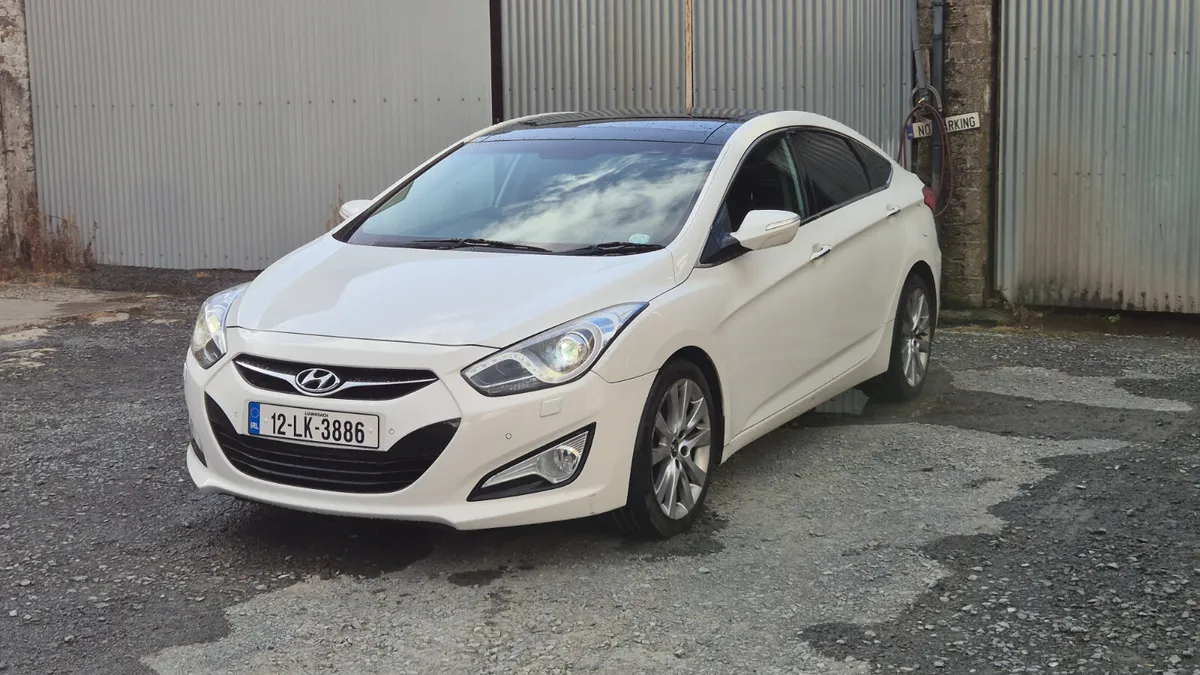 Hyundai i40 1.7CRDI Premium 136hp Manual Saloon - Image 3