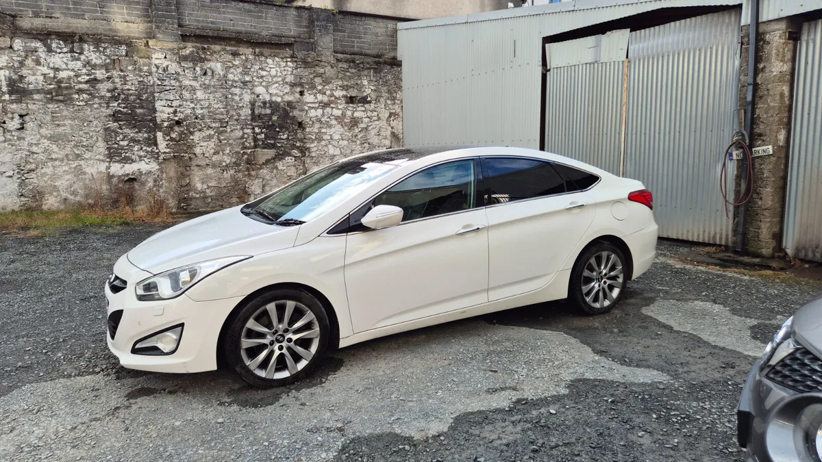 Hyundai i40 1.7CRDI Premium 136hp Manual Saloon - Image 4