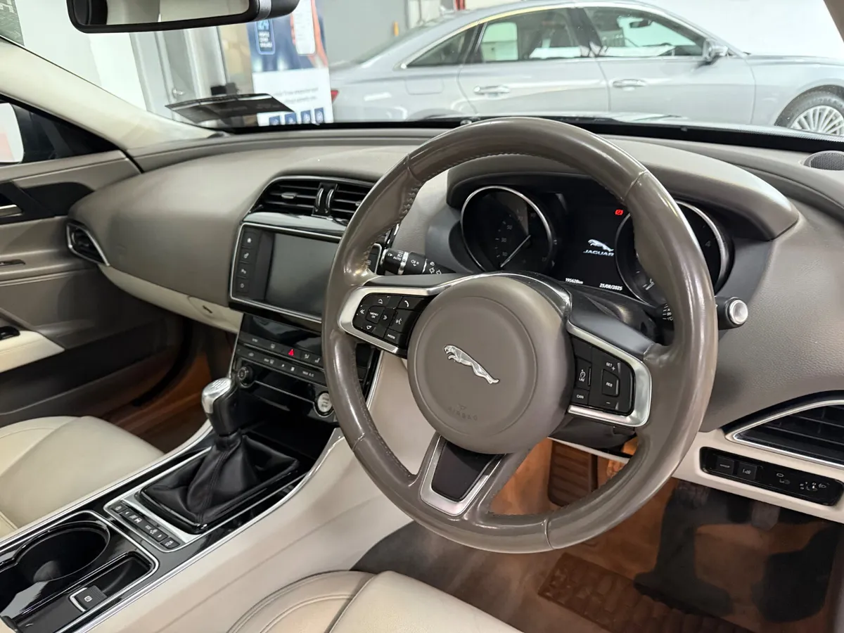 Jaguar XE 2017. 2.0D. PRESTIGE - Image 3