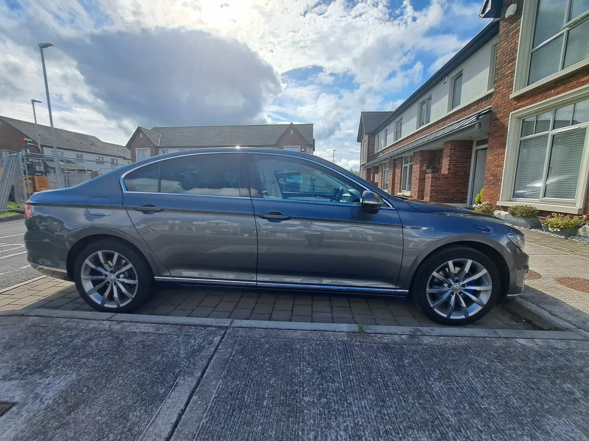 Volkswagen Passat 2017 1.4 L GTE. Plug in hybrid - Image 4