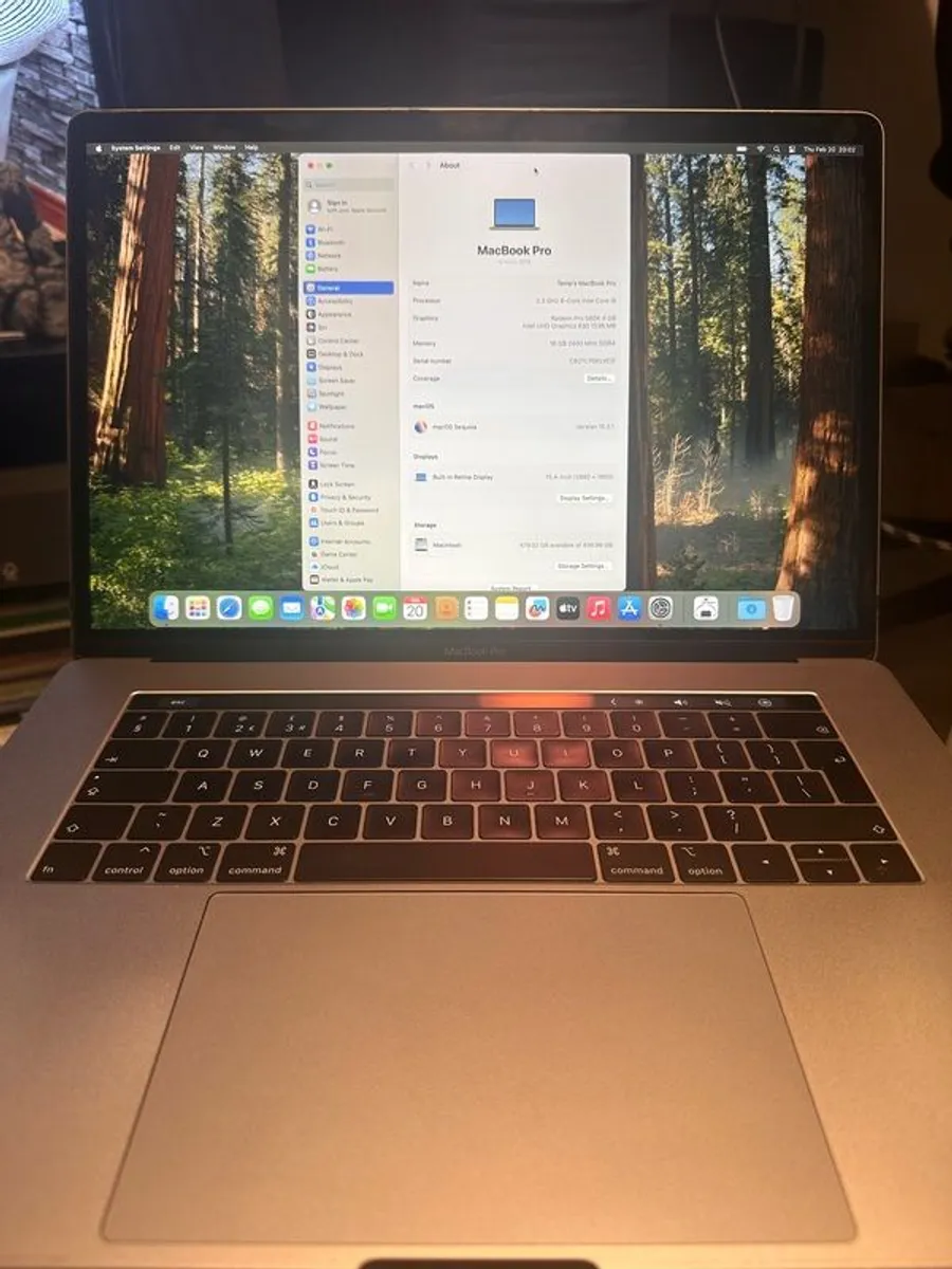 MacBook Pro 15, 2019 - touch bar - Image 1