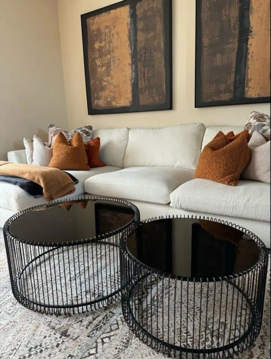 living room - Image 1