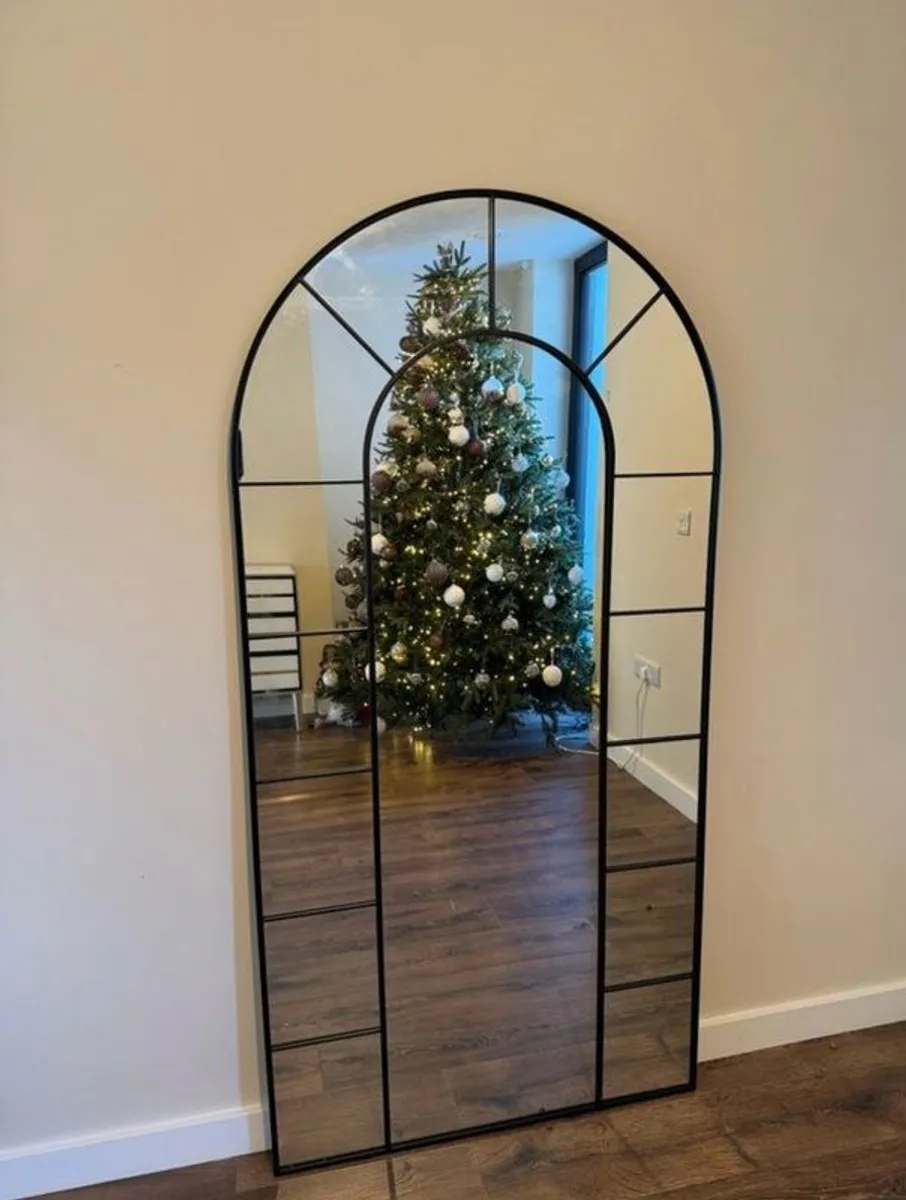 living room - Image 2