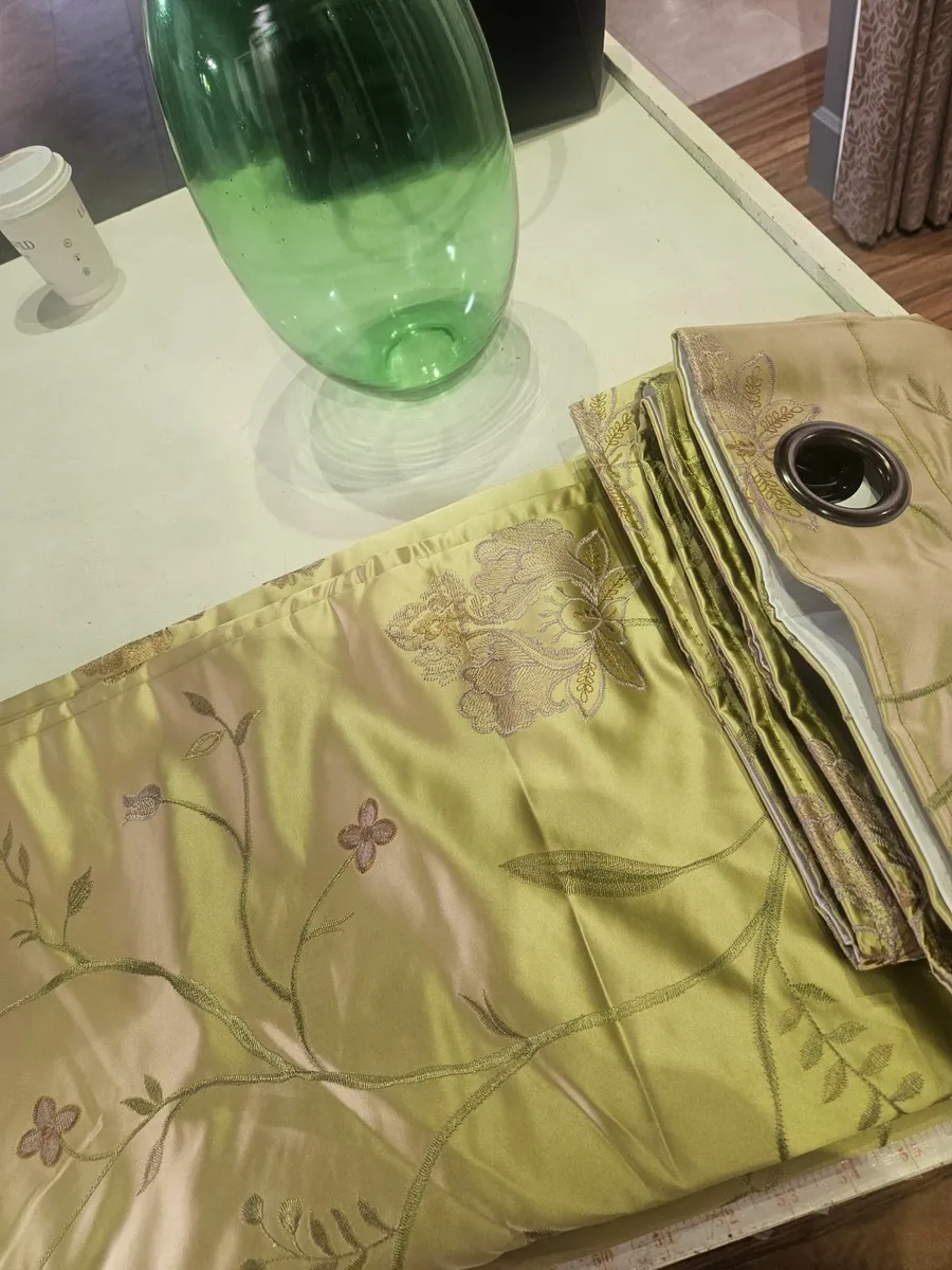 Curtains - Image 2