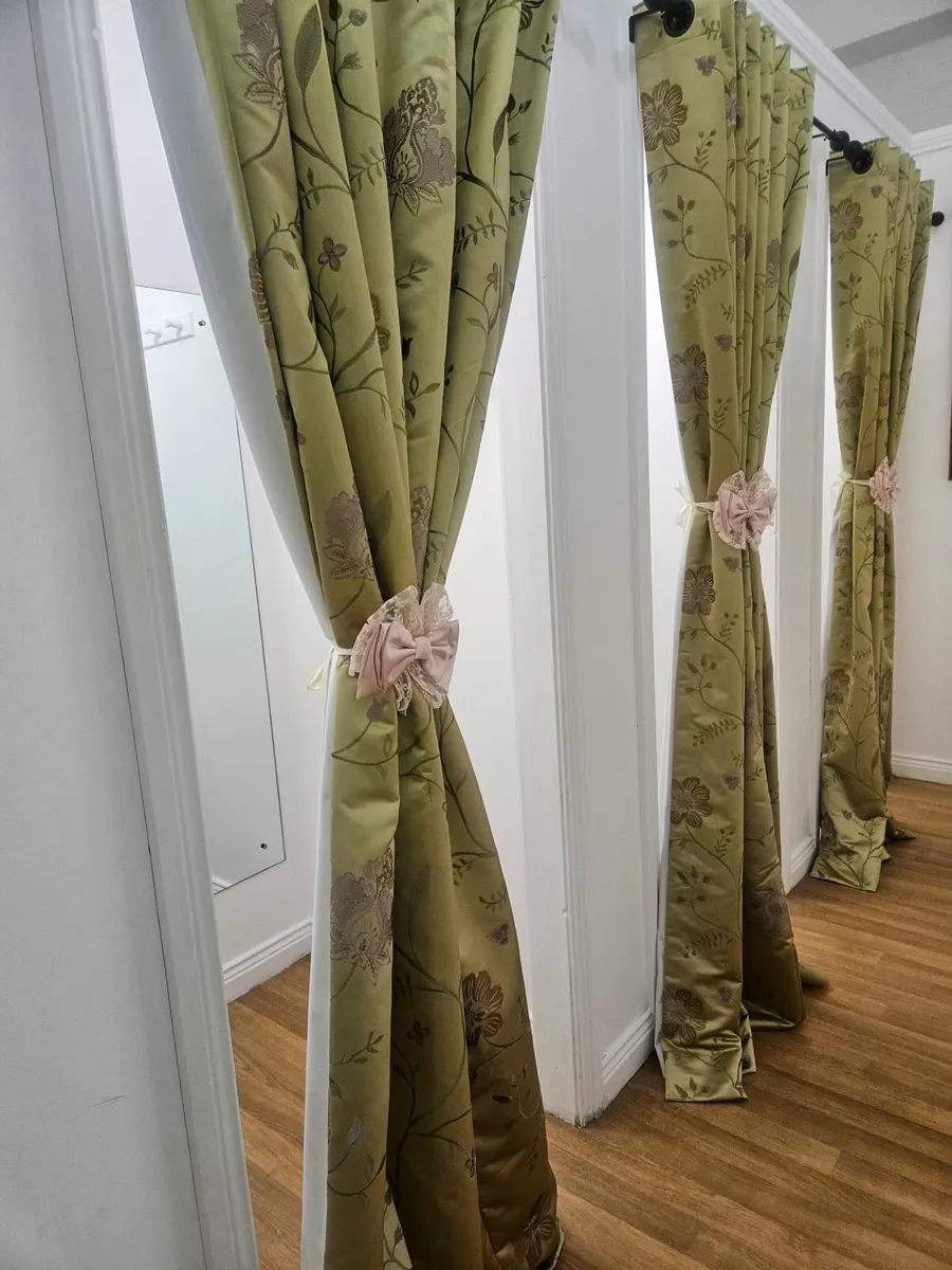 Curtains - Image 3