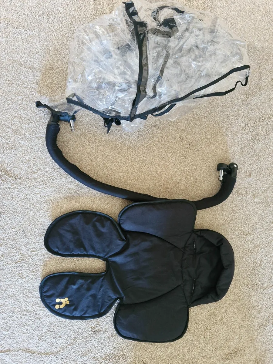 OutnAbout Double Buggy with Newborn Insert - Image 4