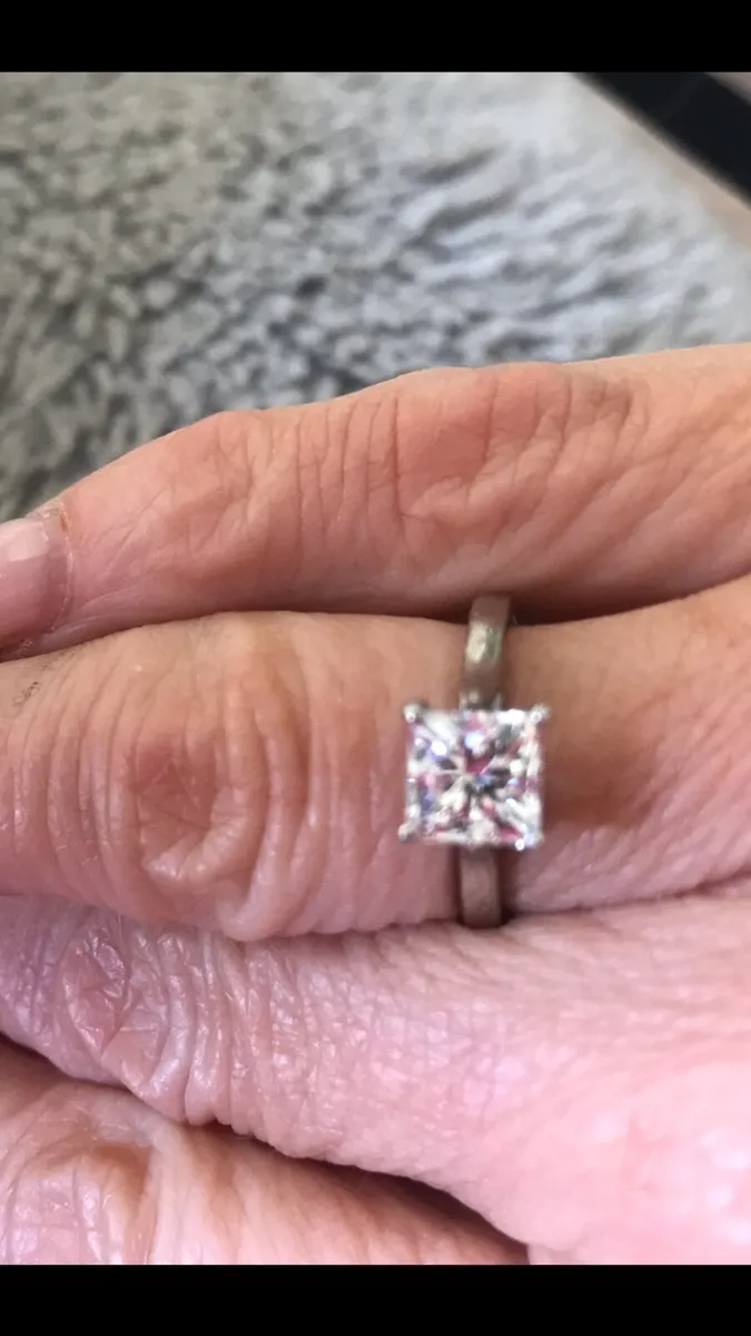 Diamond solitaire ring - Image 2