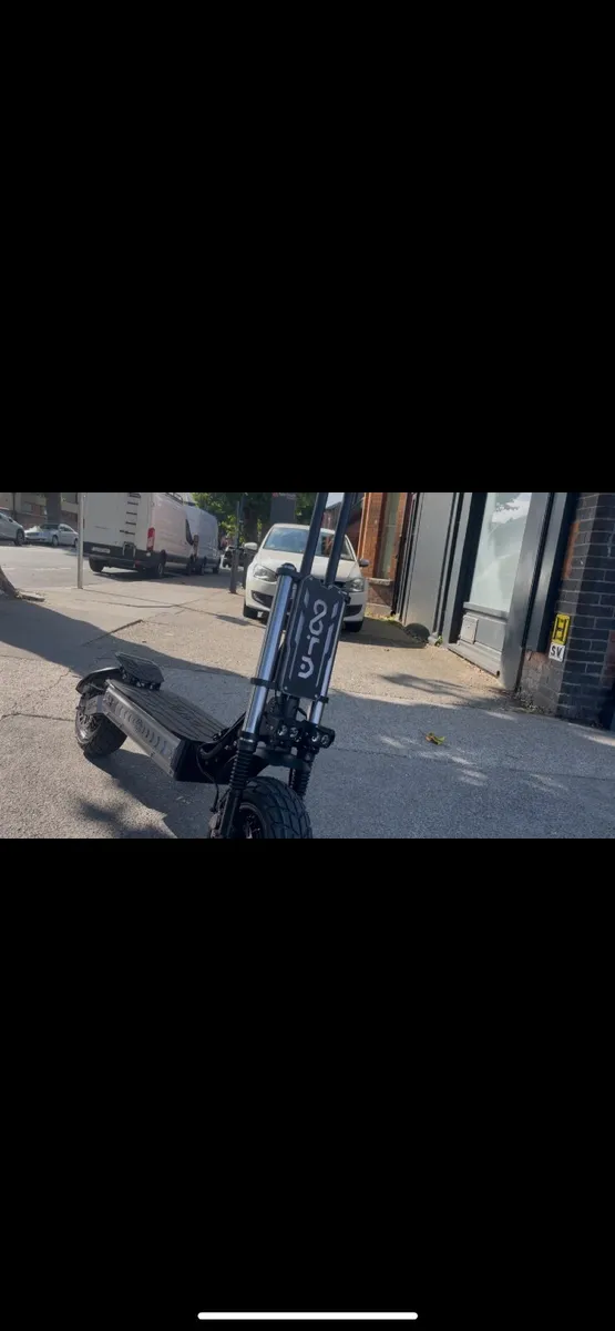 NEW OOTD T90 13 inch e-scooter 2 year’s warranty - Image 1
