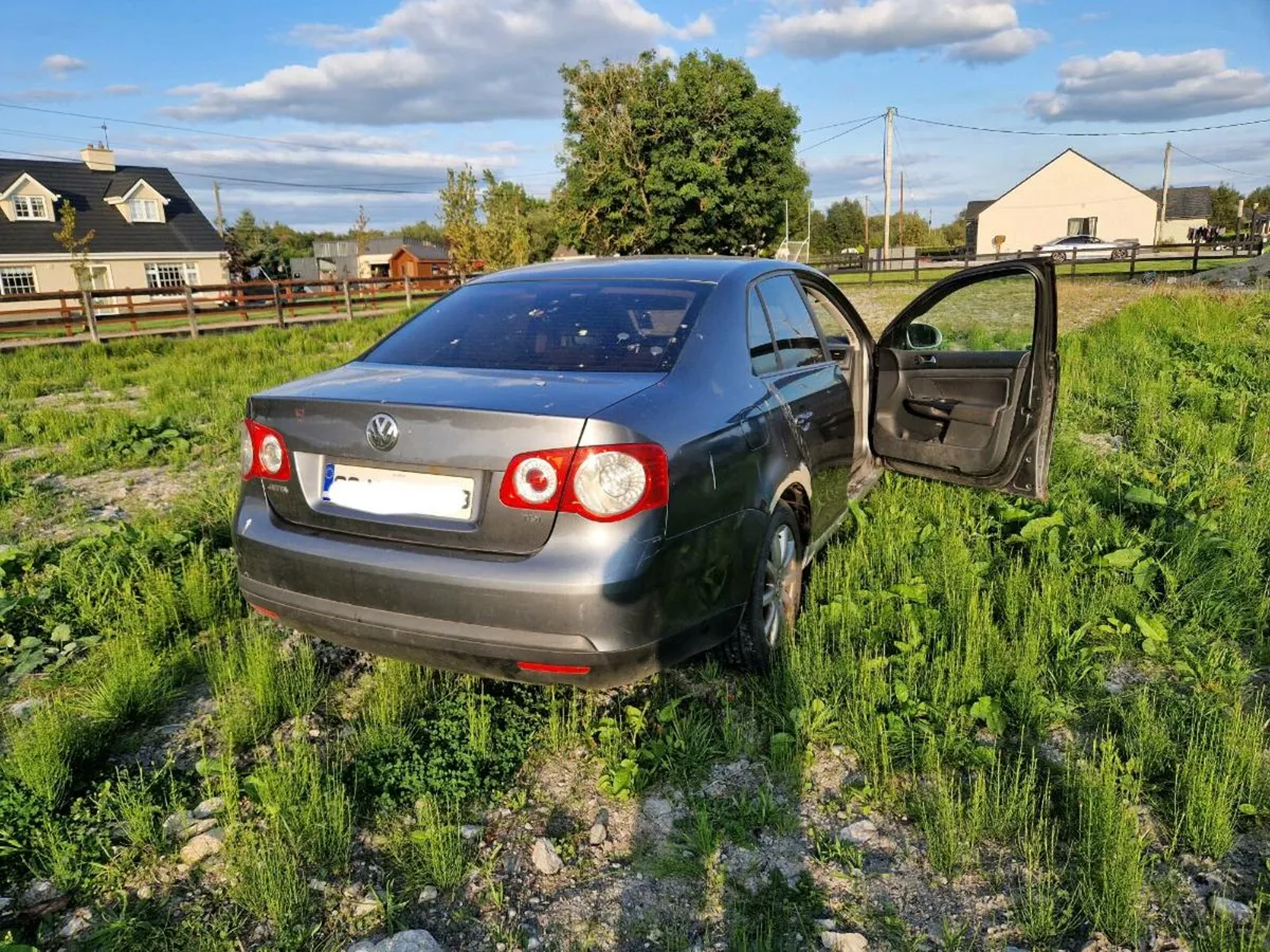2009 volkswagen jetta - Image 2