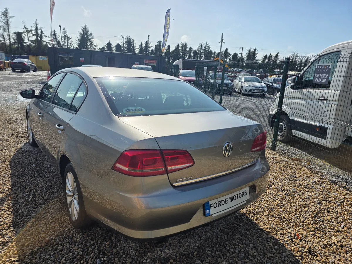 Volkswagen Passat 2012 - Image 3