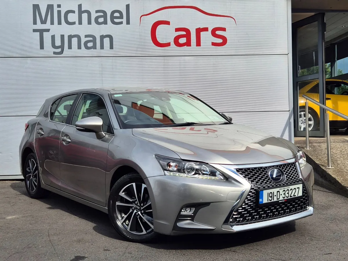 2019 Lexus CT200H Executive, 17" Alloys, Leather - Image 1