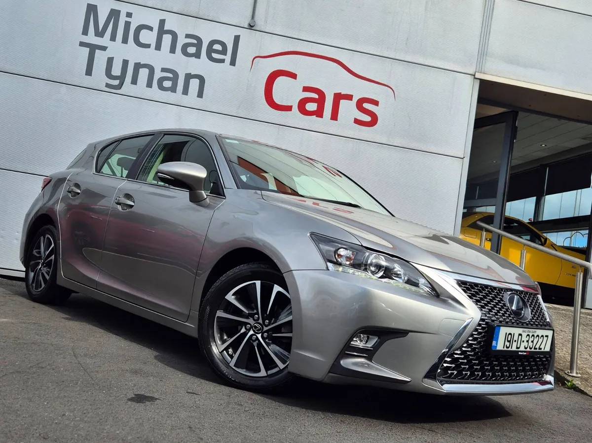2019 Lexus CT200H Executive, 17" Alloys, Leather - Image 2