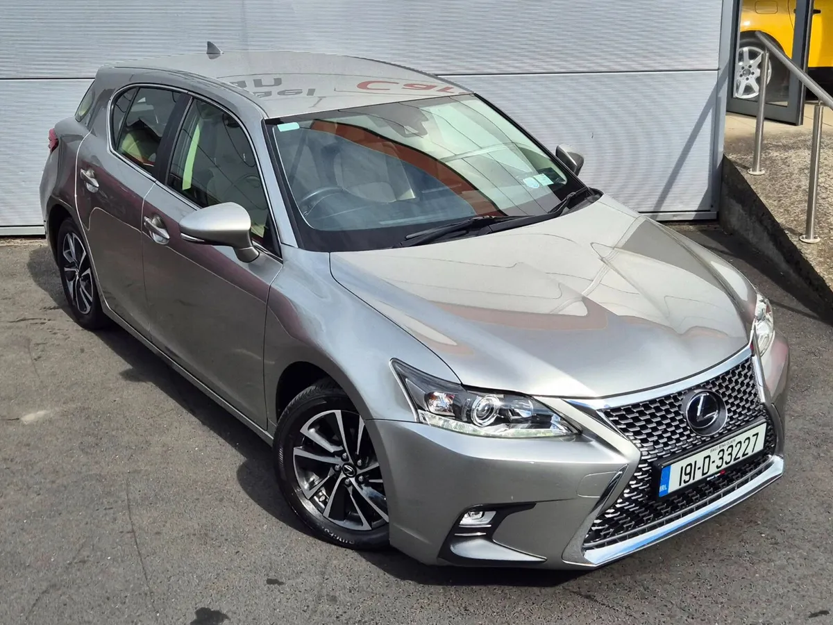 2019 Lexus CT200H Executive, 17" Alloys, Leather - Image 3