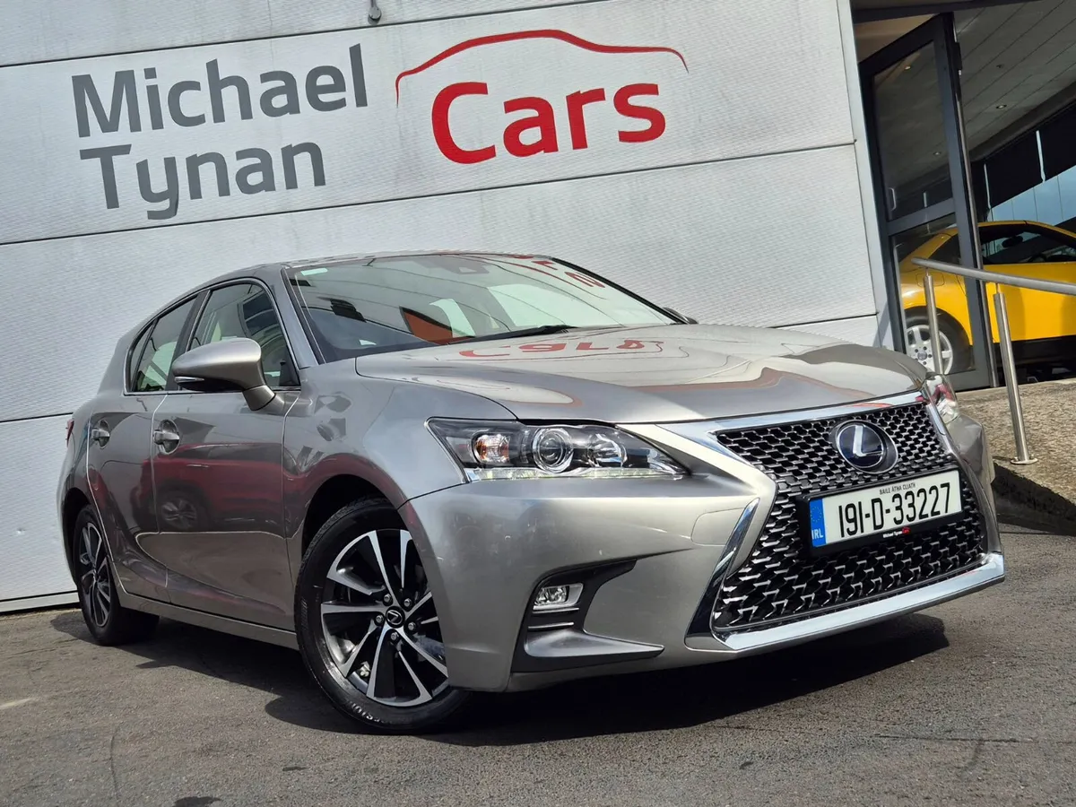 2019 Lexus CT200H Executive, 17" Alloys, Leather - Image 4
