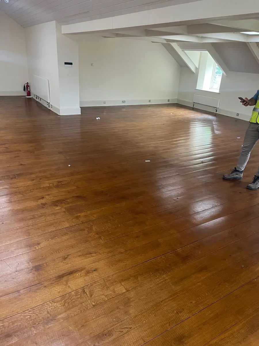Reclaimed Solid oak flooring - Image 2