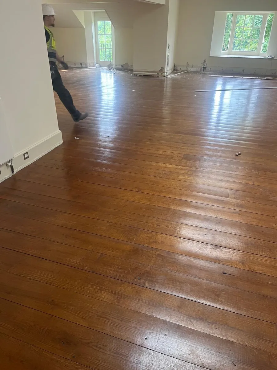 Reclaimed Solid oak flooring - Image 4