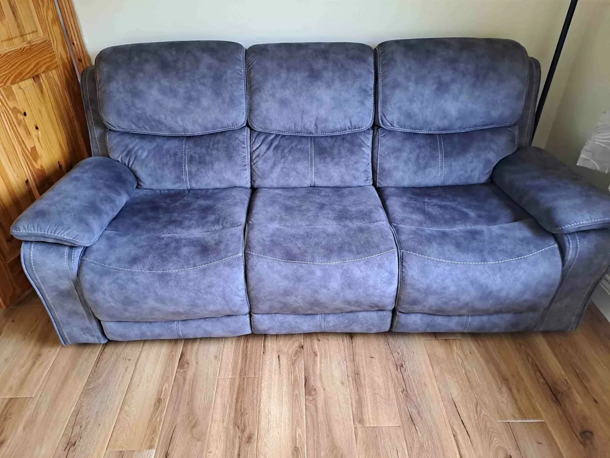 Three Piece Suite - Image 1