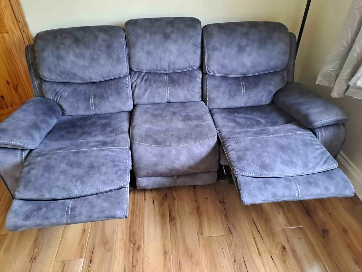 Three Piece Suite - Image 2