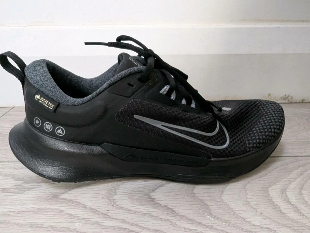 Women's Nike Shoes - Image 2