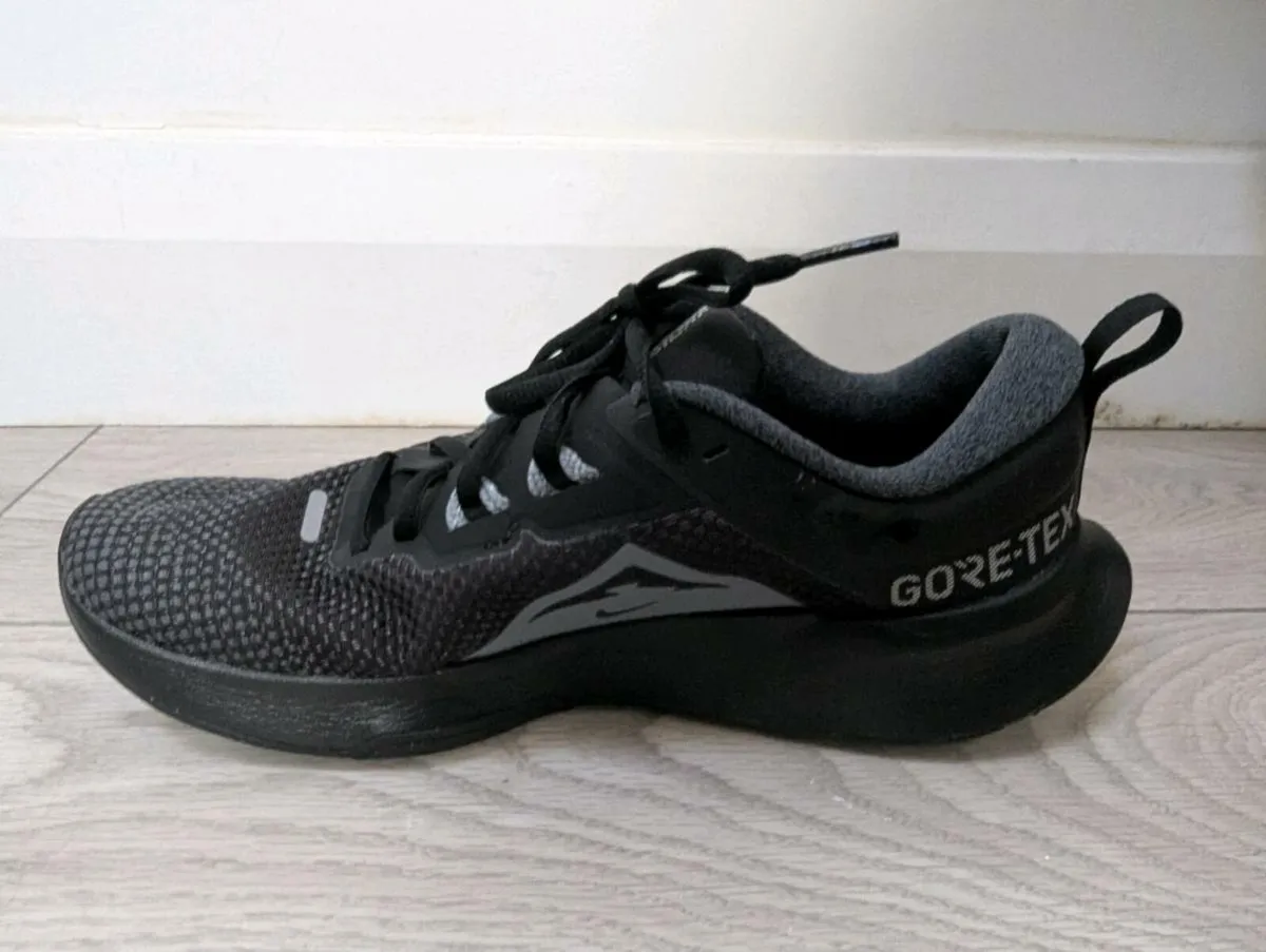 Women's Nike Shoes - Image 3