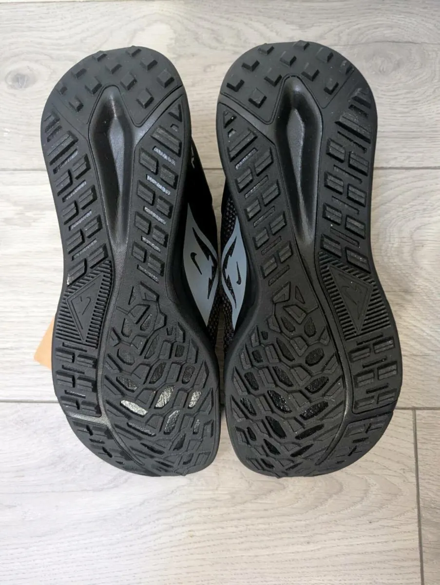 Women's Nike Shoes - Image 4