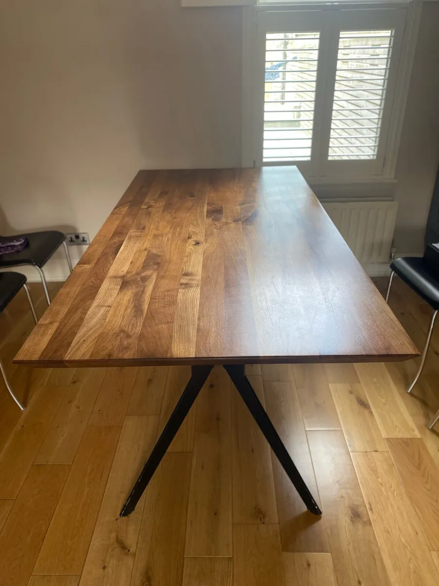Beautiful Dining Room Table - Image 1