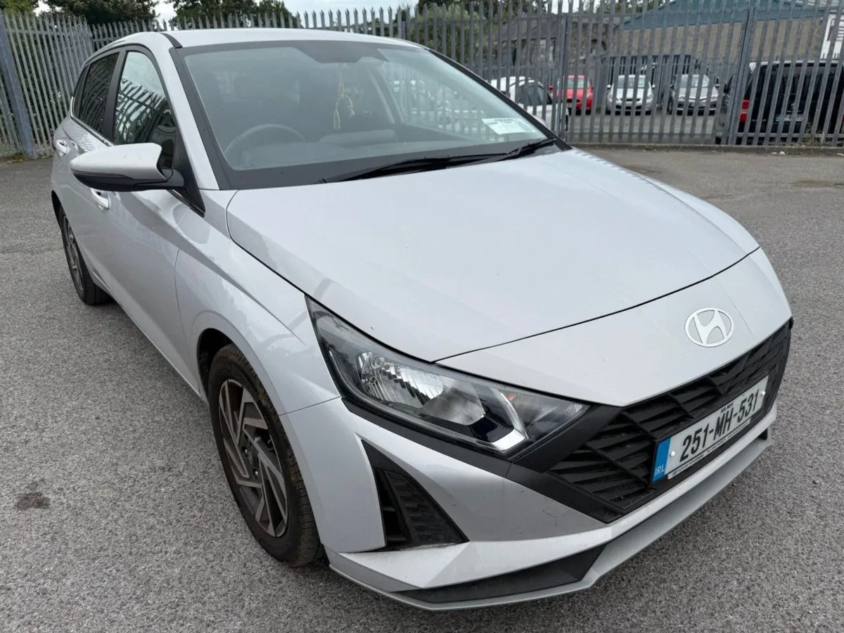 Hyundai i20 1.2i Deluxe Plus  demo Sale - Image 1