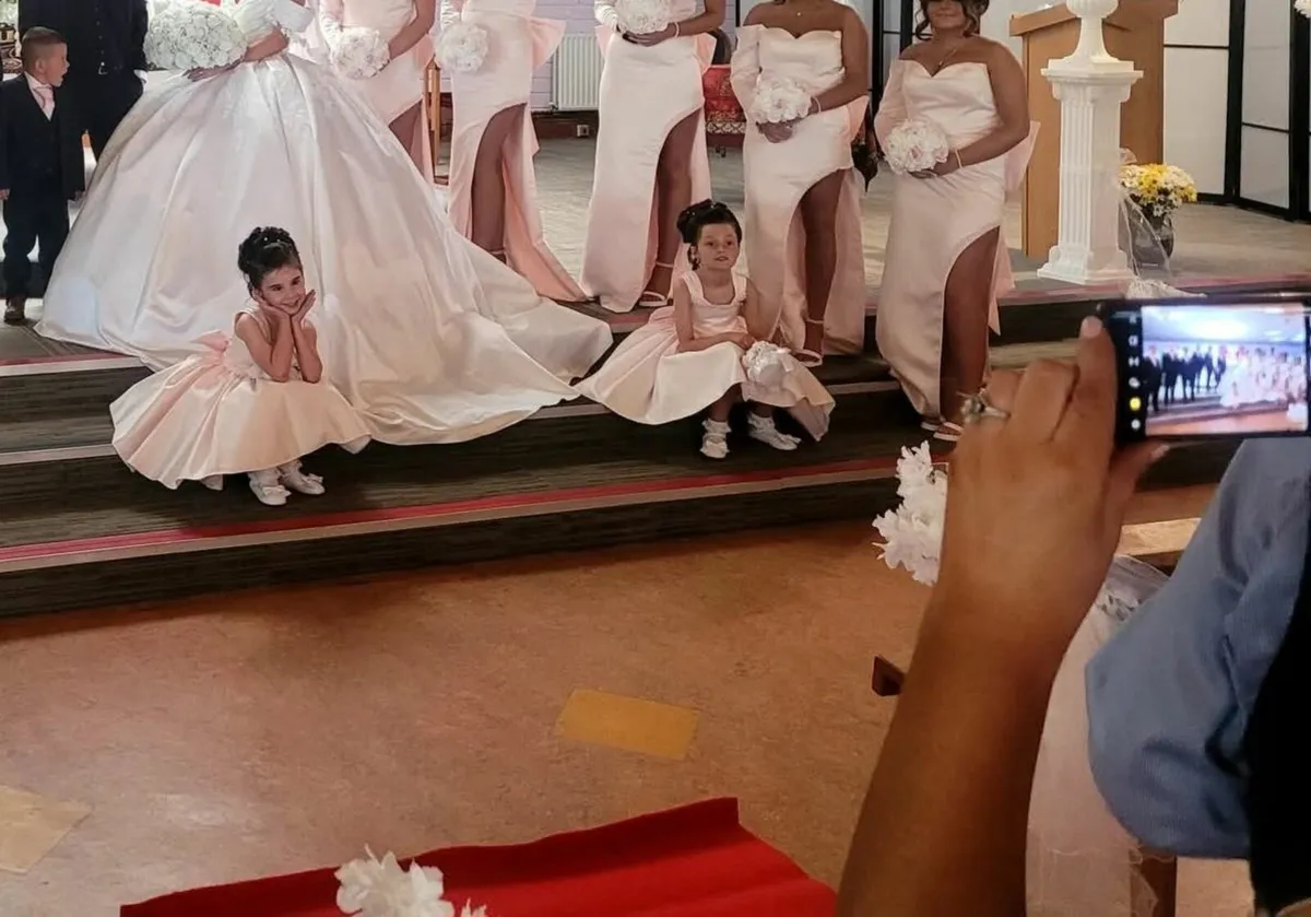 Wedding dress - Image 4