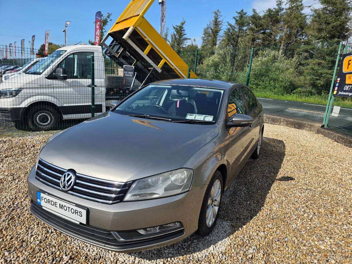 Volkswagen Passat 2012 - Image 2