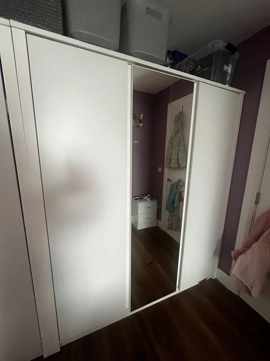 Wardrobe - Image 4