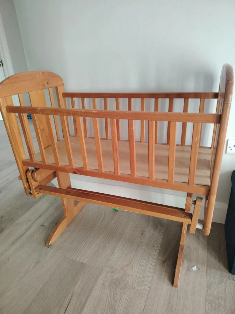 Rocking cot - Image 1