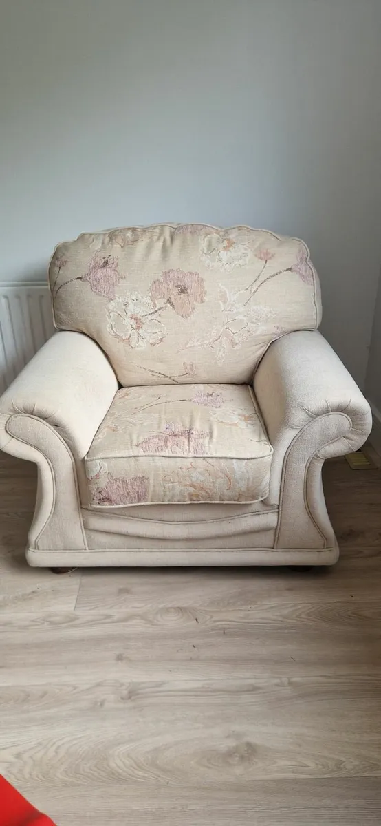 3+2+1 Couches and Armchair – FREE to Collect - Image 3