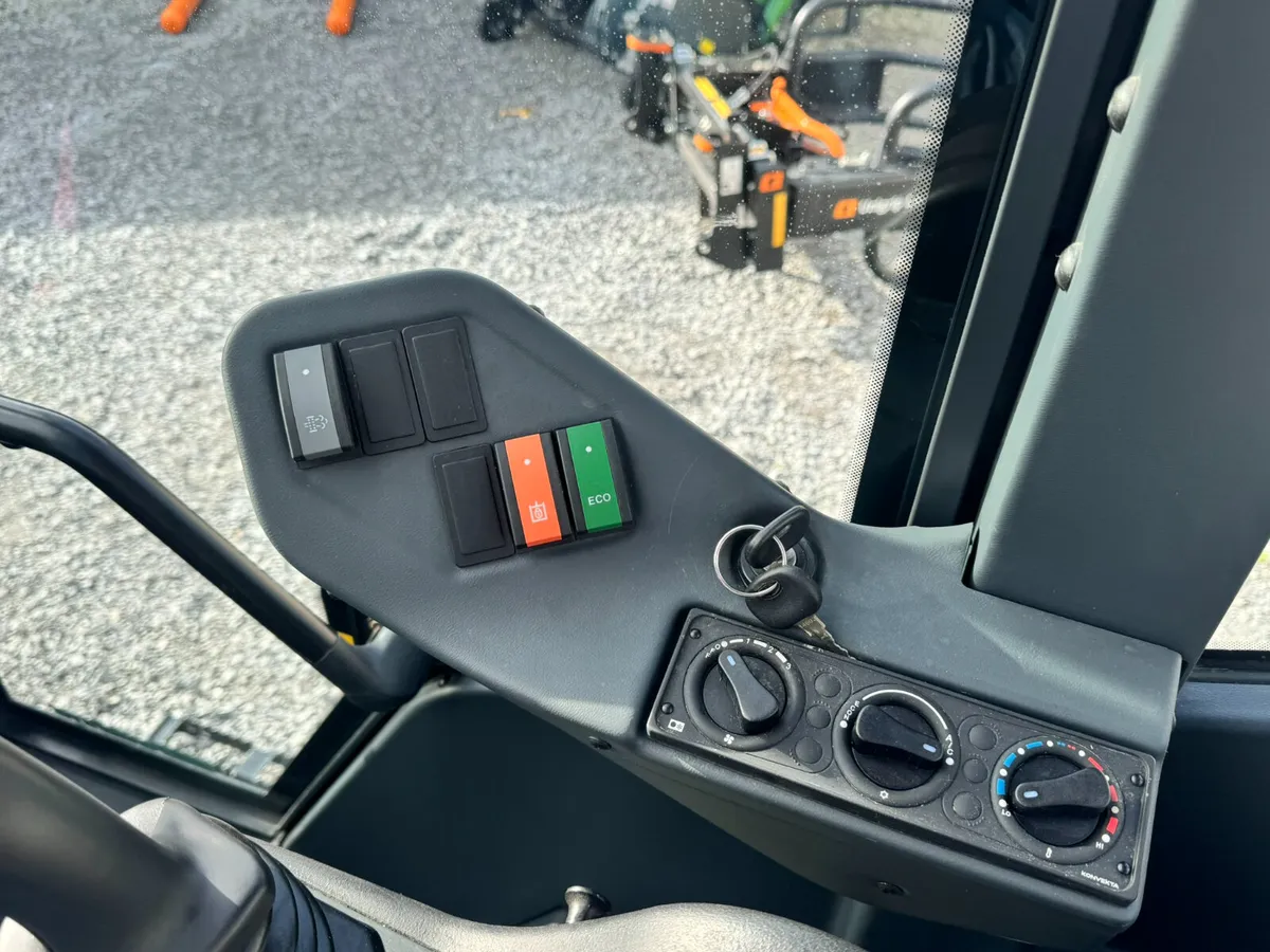 2025 Demo Schaffer 8620T - Image 3