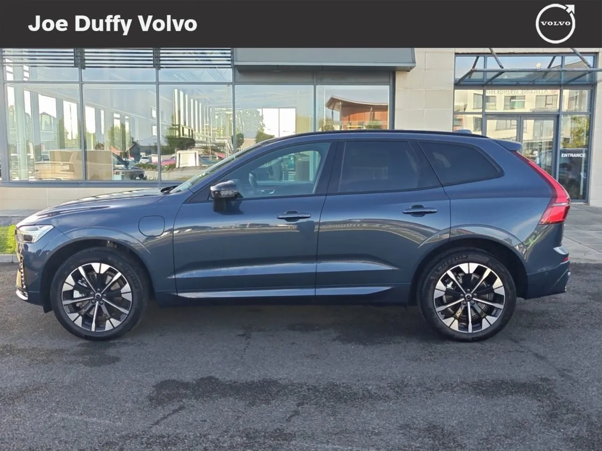 Volvo XC60 T6 AWD Phev Core - Image 3