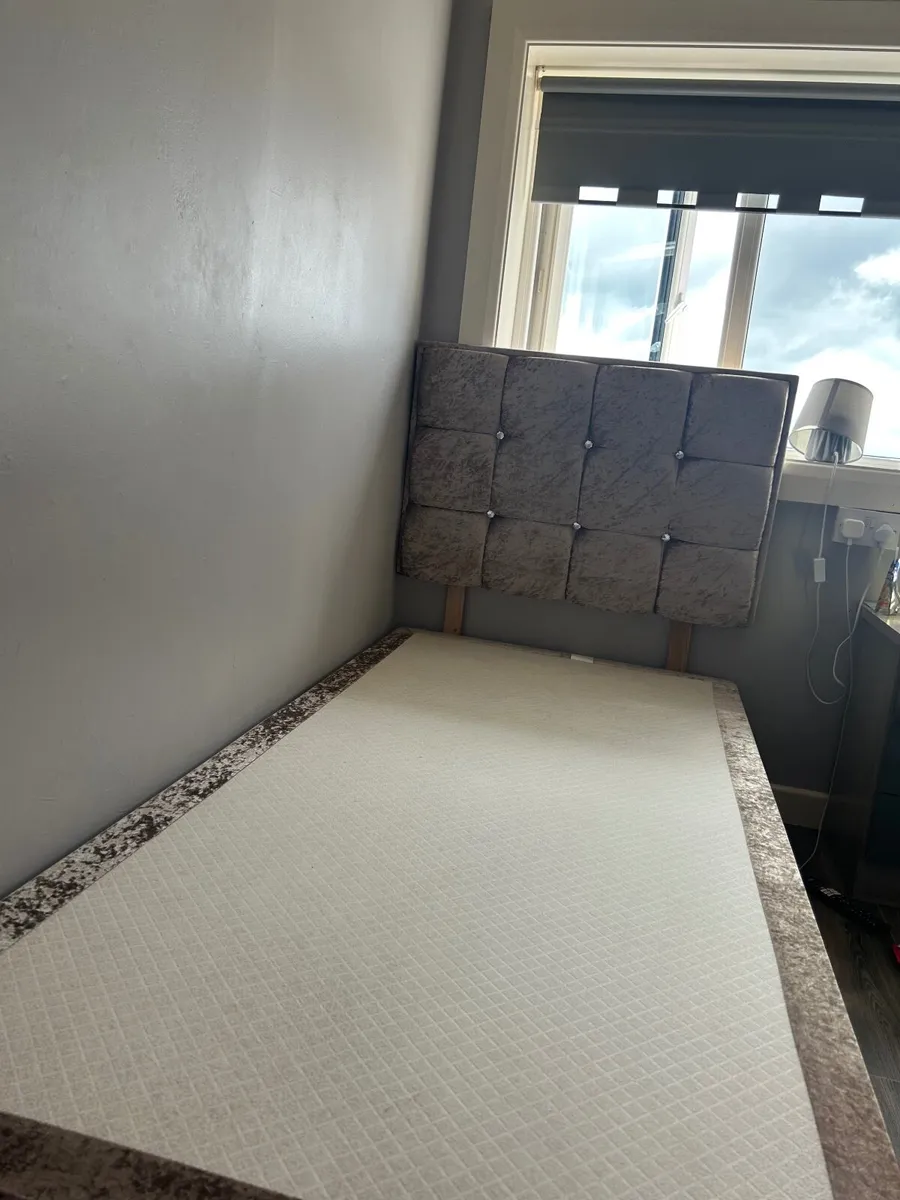 A single bed - Image 1