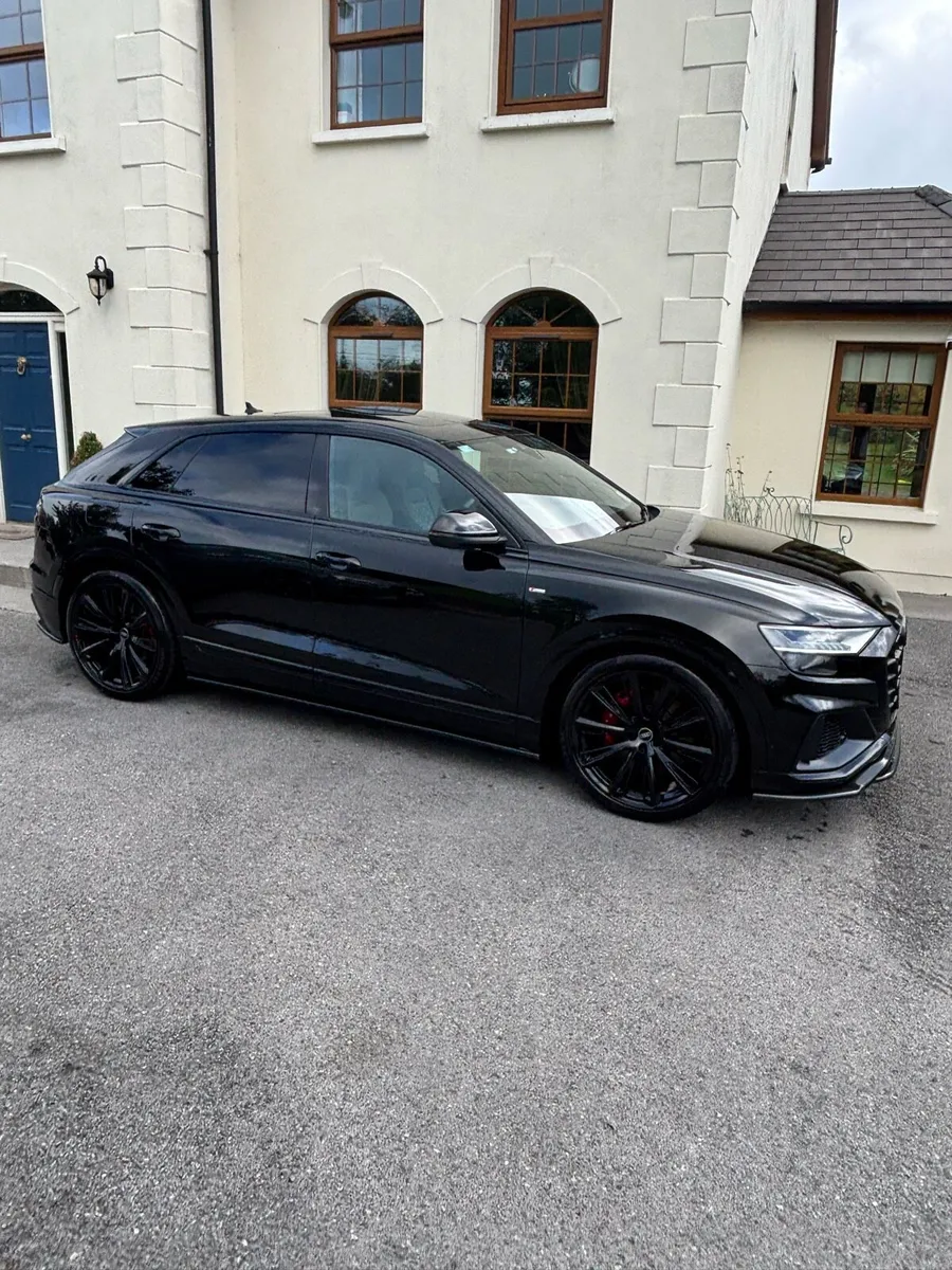 Audi Q8 60TFSIe Competition - Image 2