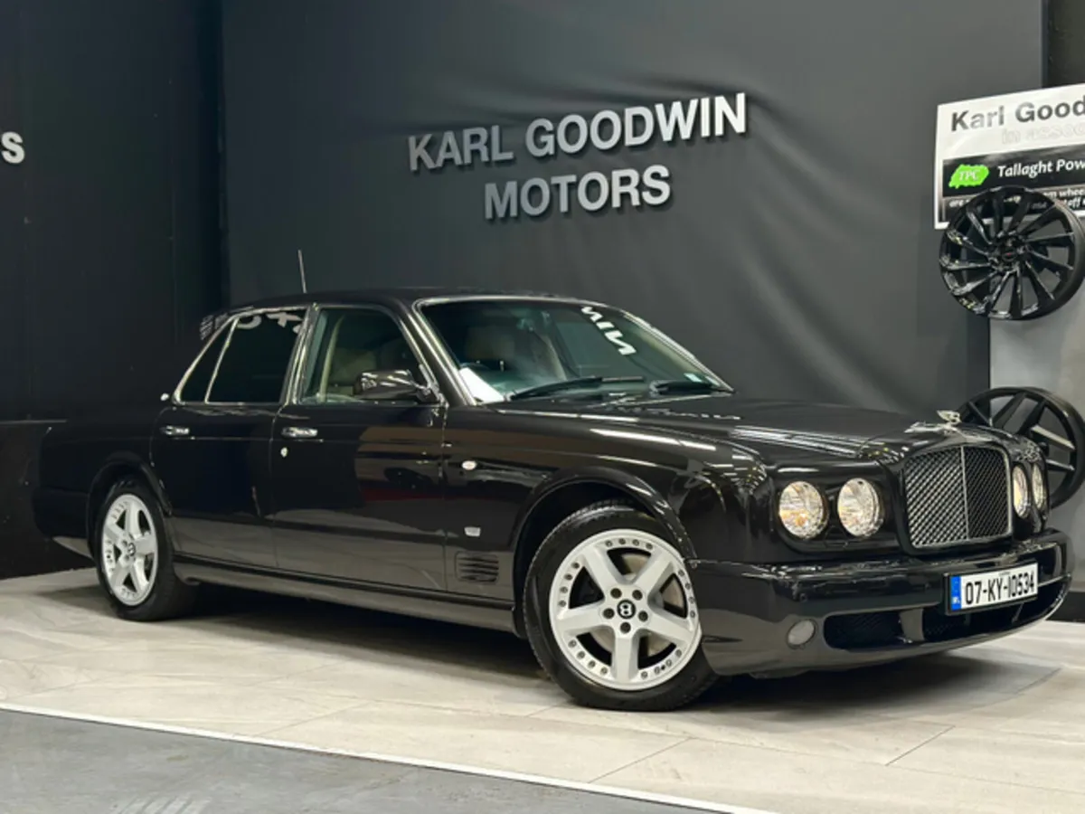 T  LABEL 6.75 V8 TWIN TURBO - Image 1