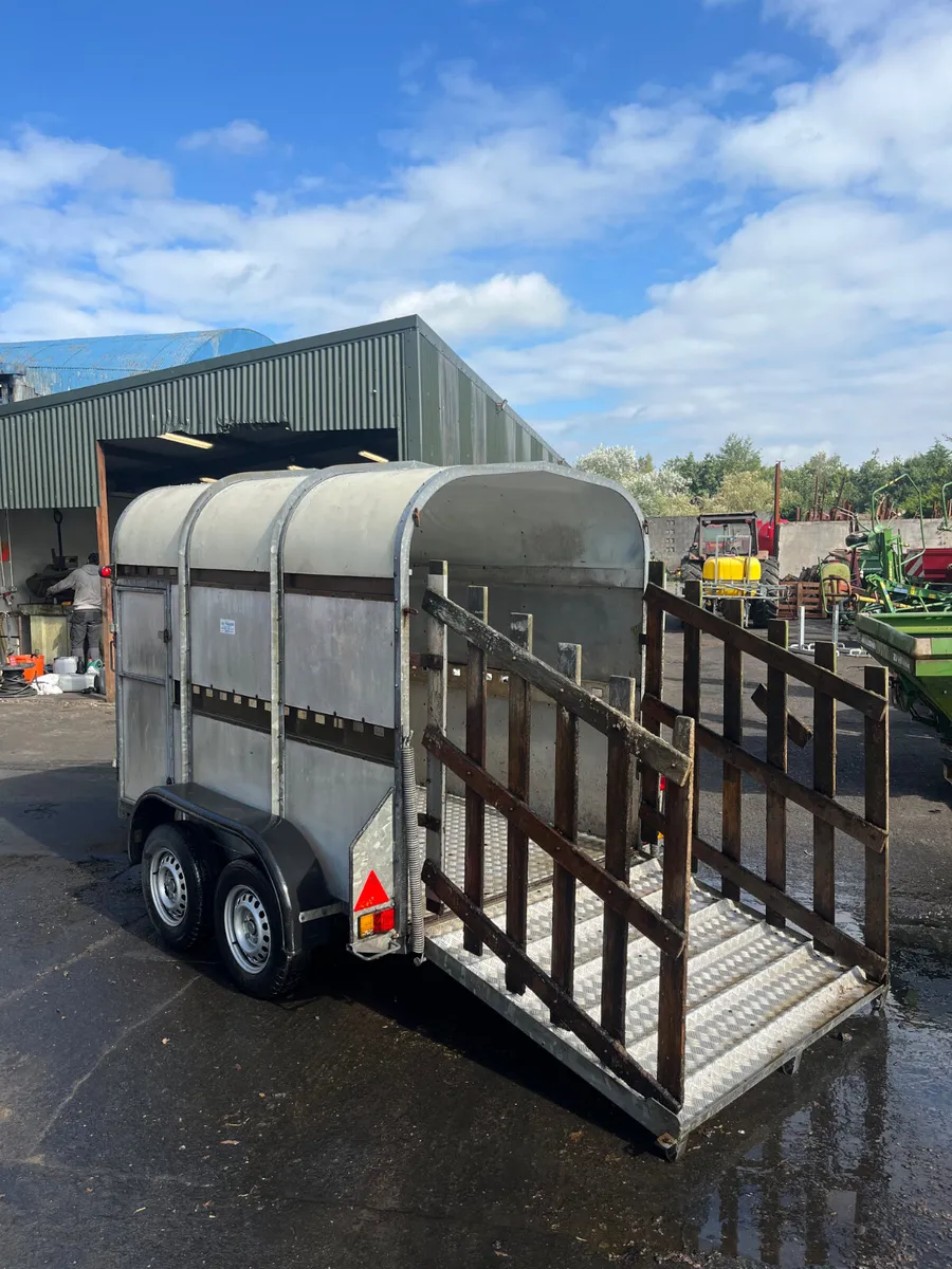 Dateson Jeep cattle trailer - Image 1
