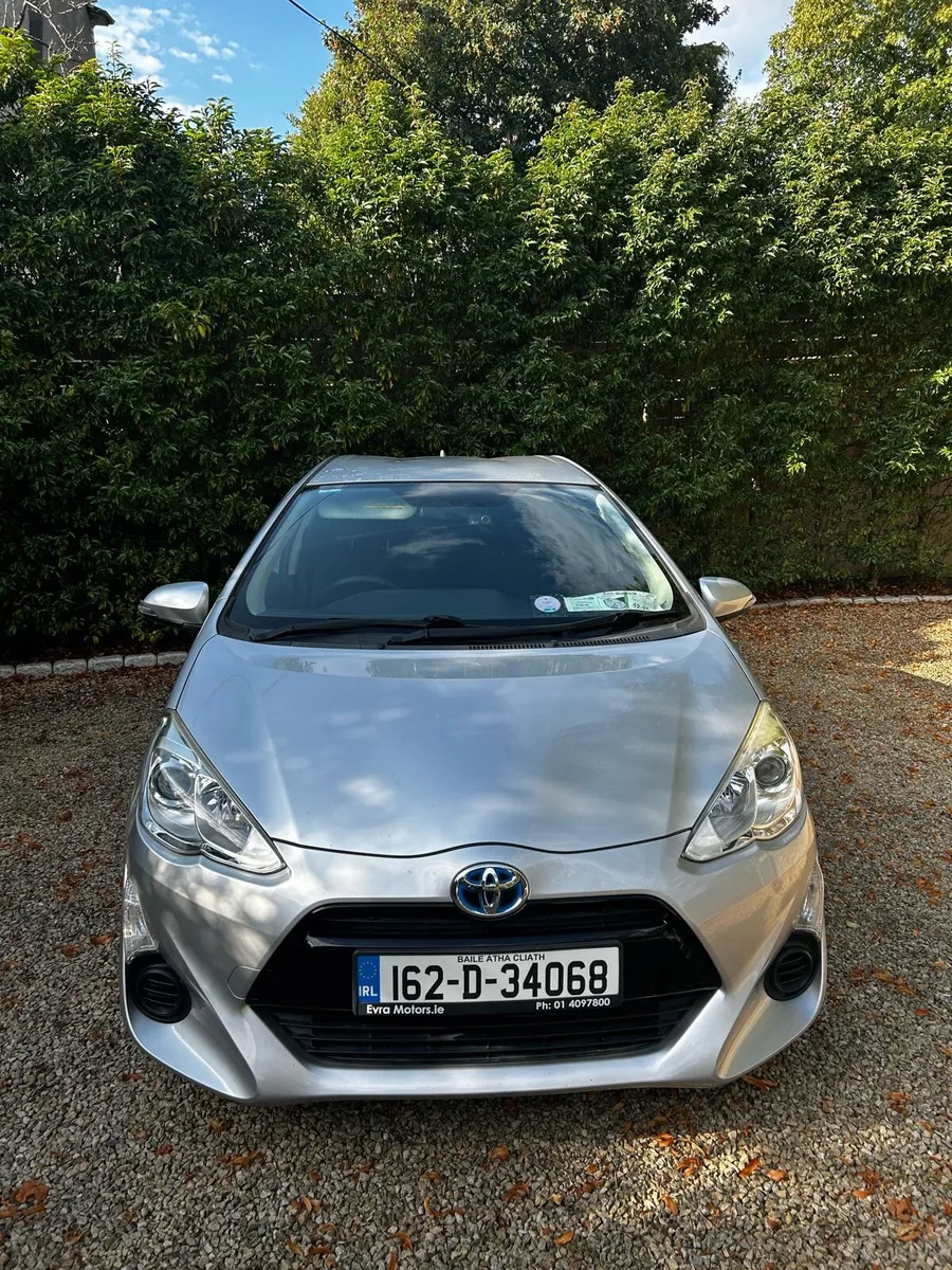 2016 (162) Toyota Aqua - Image 2