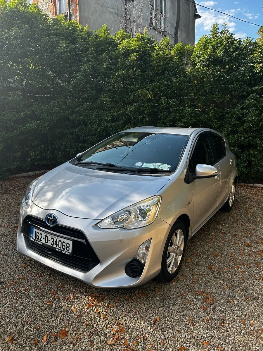 2016 (162) Toyota Aqua - Image 3