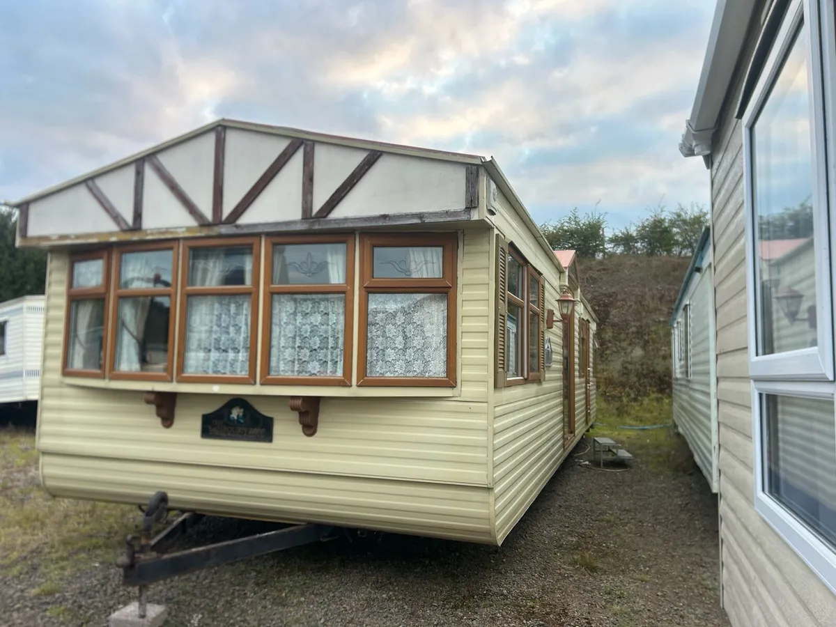 Willerby lamburn 38x12x2 bed winter pack / of park - Image 1