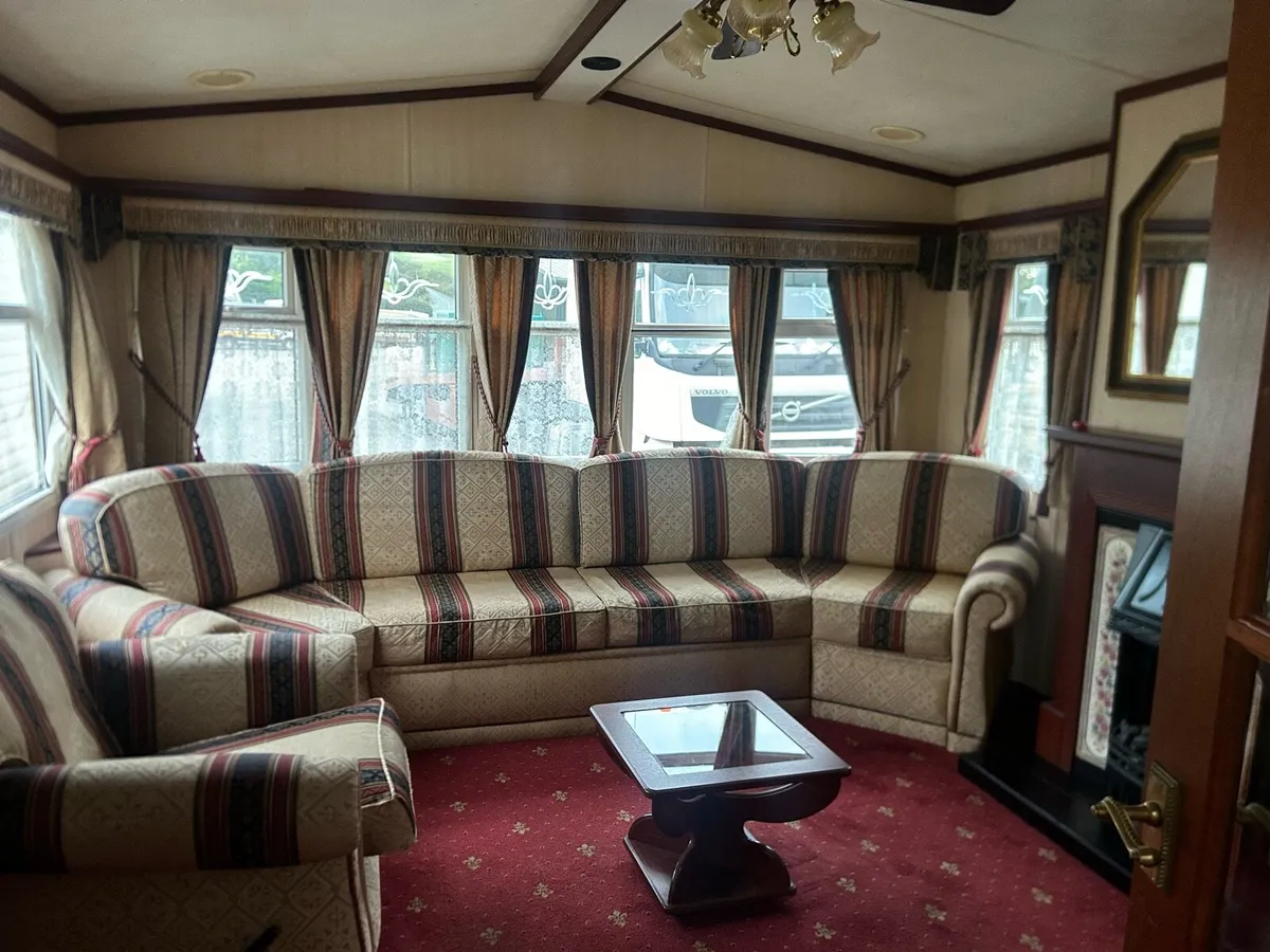 Willerby lamburn 38x12x2 bed winter pack / of park - Image 2